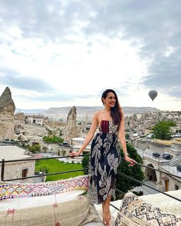 Pragya Jaiswal feet photo thumbnail