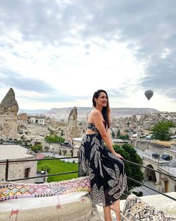 Pragya Jaiswal feet photo thumbnail