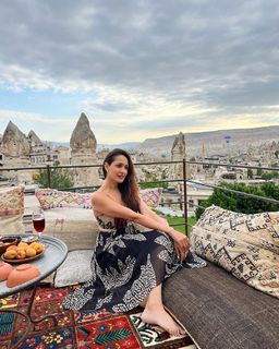 Pragya Jaiswal feet photo thumbnail