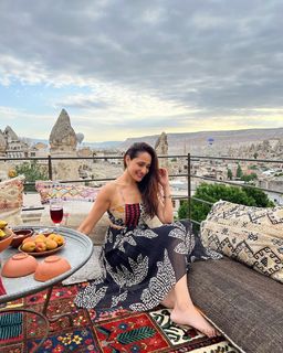 Pragya Jaiswal feet photo thumbnail