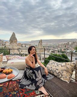 Pragya Jaiswal feet photo thumbnail