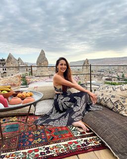 Pragya Jaiswal feet photo thumbnail