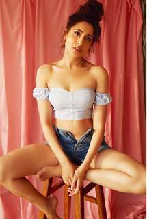 Pragya Jaiswal feet photo thumbnail