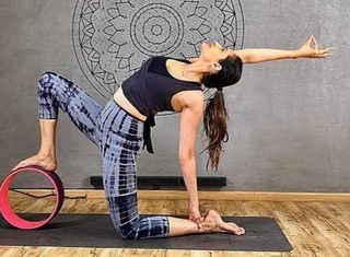 Pragya Jaiswal feet photo thumbnail