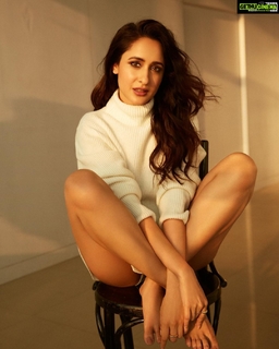 Pragya Jaiswal feet photo thumbnail