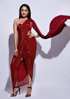 Pragya Jaiswal feet photo thumbnail