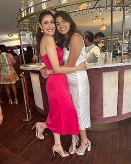 Pragya Jaiswal feet photo thumbnail