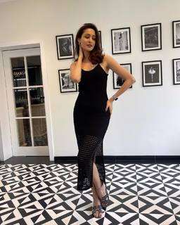 Pragya Jaiswal feet photo thumbnail