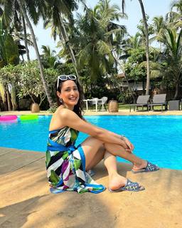Pragya Jaiswal feet photo thumbnail