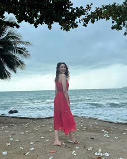 Pragya Jaiswal feet photo thumbnail