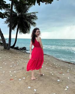 Pragya Jaiswal feet photo thumbnail