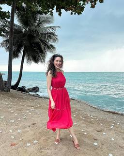 Pragya Jaiswal feet photo thumbnail