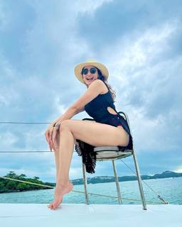 Pragya Jaiswal feet photo thumbnail