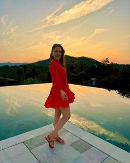 Pragya Jaiswal feet photo thumbnail