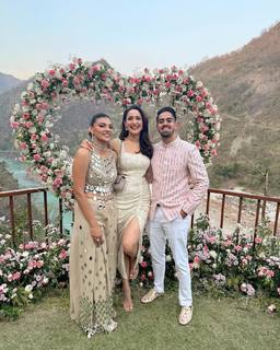 Pragya Jaiswal feet photo thumbnail