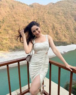 Pragya Jaiswal feet photo thumbnail