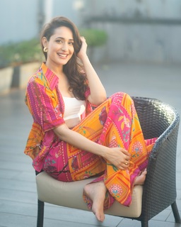 Pragya Jaiswal feet photo thumbnail