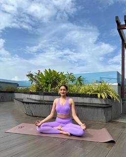 Pragya Jaiswal feet photo thumbnail