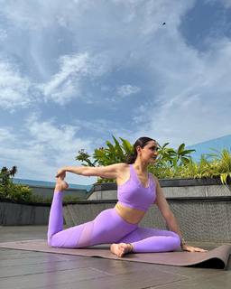 Pragya Jaiswal feet photo thumbnail