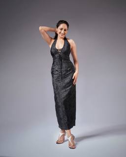 Pragya Jaiswal feet photo thumbnail
