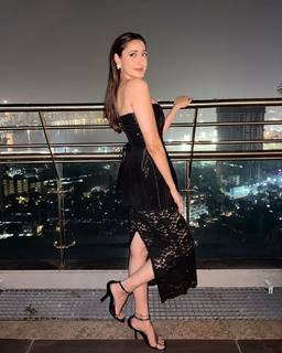 Pragya Jaiswal feet photo thumbnail