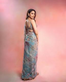 Pragya Jaiswal feet photo thumbnail