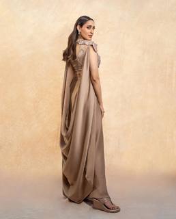 Pragya Jaiswal feet photo thumbnail