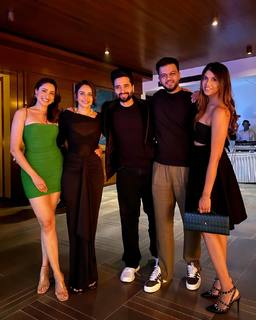 Pragya Jaiswal feet photo thumbnail