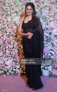 Pragya Jaiswal feet photo thumbnail