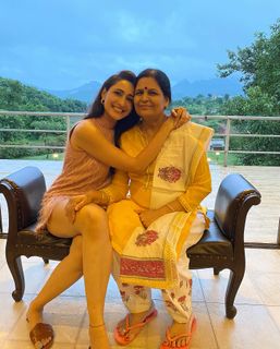 Pragya Jaiswal feet photo thumbnail