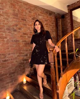 Pragya Jaiswal feet photo thumbnail