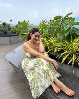 Pragya Jaiswal feet photo thumbnail