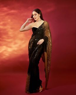 Pragya Jaiswal feet photo thumbnail