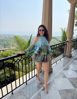Pragya Jaiswal feet photo thumbnail