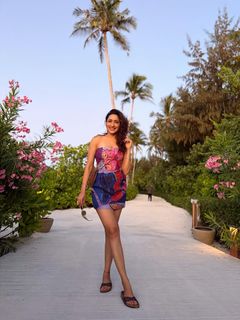 Pragya Jaiswal feet photo 15