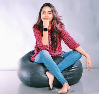 Prajakta Koli feet photo thumbnail