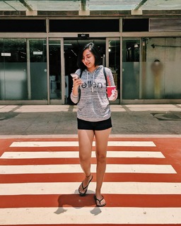 Prajakta Koli feet photo thumbnail