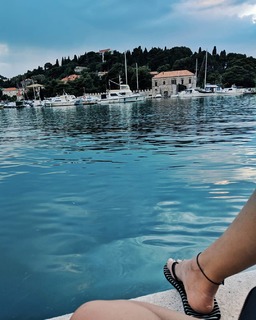 Prajakta Koli feet photo thumbnail