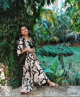 Prajakta Koli feet photo thumbnail