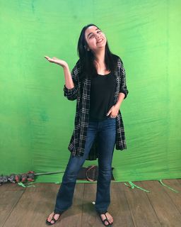 Prajakta Koli feet photo thumbnail