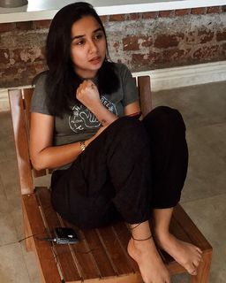 Prajakta Koli feet photo thumbnail