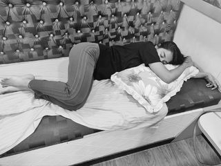 Prajakta Koli feet photo thumbnail