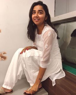 Prajakta Koli feet photo thumbnail