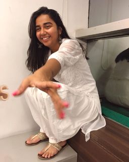 Prajakta Koli feet photo thumbnail