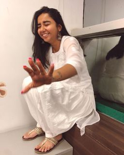 Prajakta Koli feet photo thumbnail