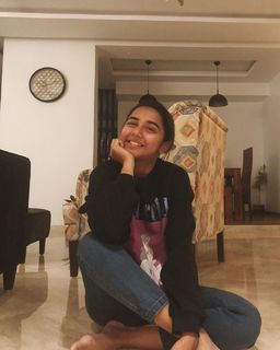 Prajakta Koli feet photo thumbnail