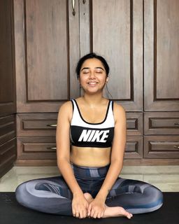 Prajakta Koli feet photo thumbnail