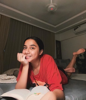 Prajakta Koli feet photo thumbnail