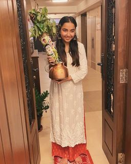 Prajakta Koli feet photo thumbnail