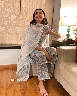 Prajakta Koli feet photo thumbnail